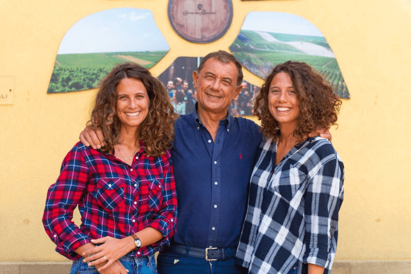 Giovanna en Rosanna met vader Stefano