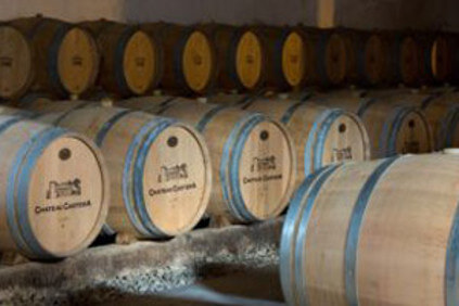 In de barrique-kelder van Château Castera In de barrique-kelder van Château Castera