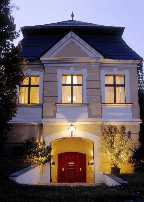 De ingang van de wijnkelder van Johann Topf