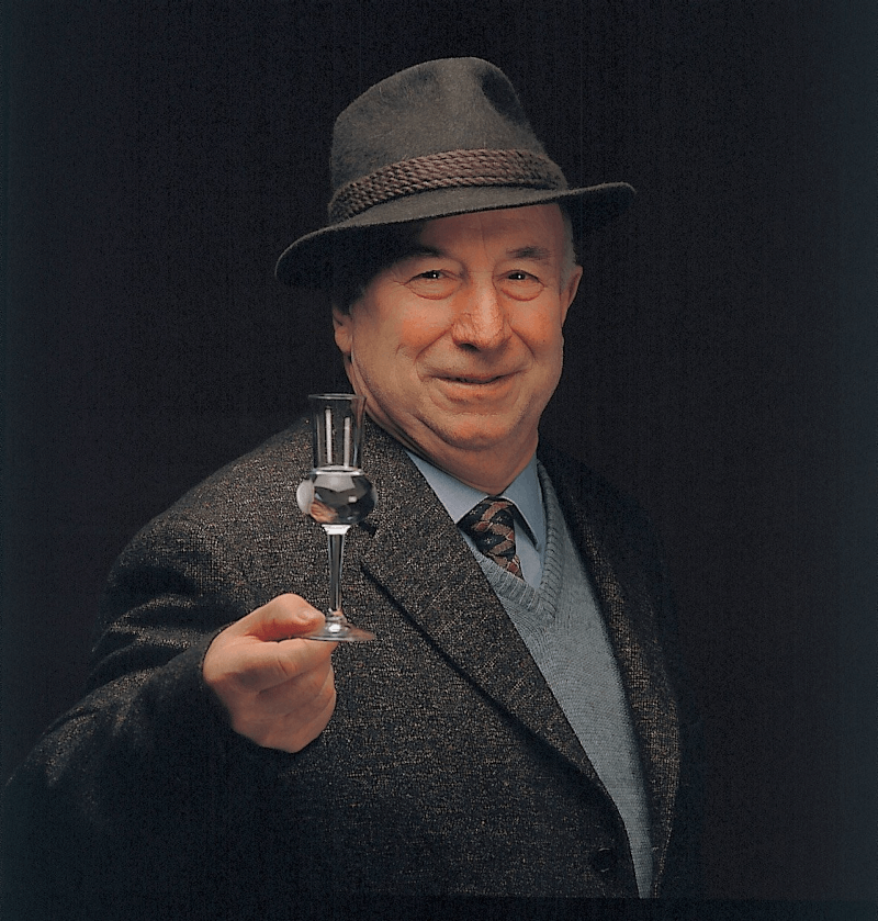 Walcher Alfons mit Glas Walcher Alfons mit Glas