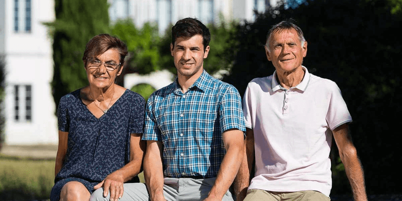 Sébastien en zijn ouders Marie José en Michel Sébastien en zijn ouders Marie José en Michel