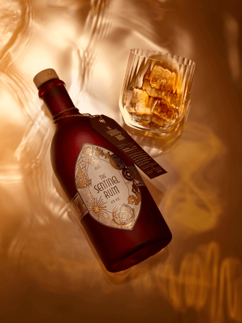 The Illusionist Distillery Gin mit Flasche The Illusionist Distillery Gin mit Flasche